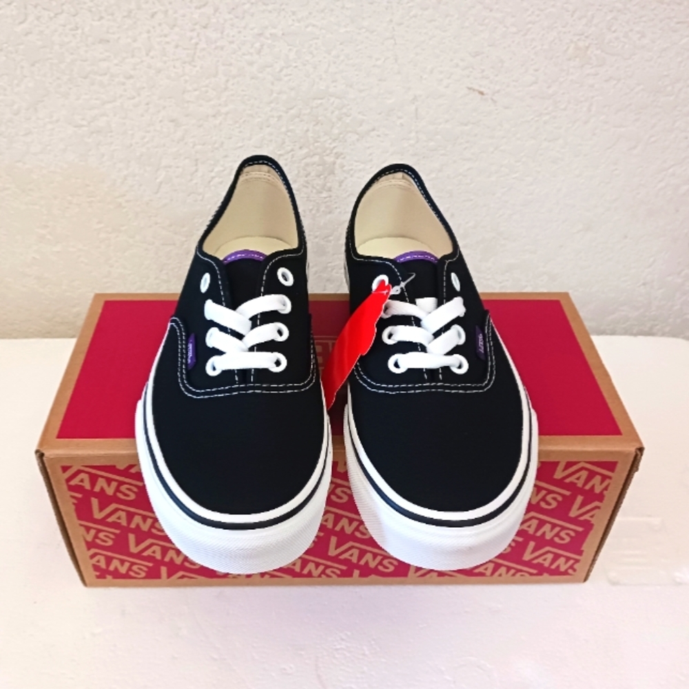 Vans - Picture 3 of 4